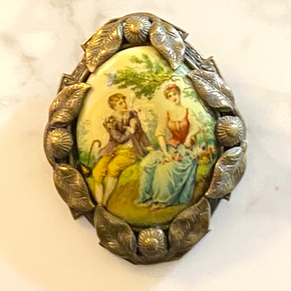 Vintage Style Cameo Brooch With Bronze Tone Ornate Border - Picture 2 of 6